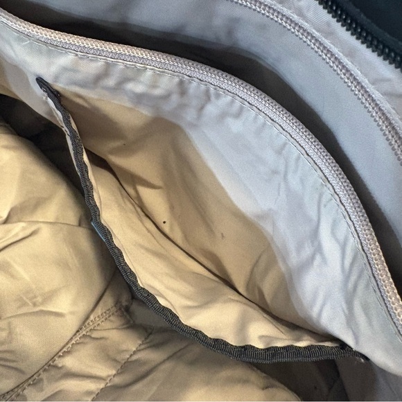 Tumi Black Nylon Travel Tote Cary On Voyager Everyday Top Zip Leather Logo - Picture 12 of 16